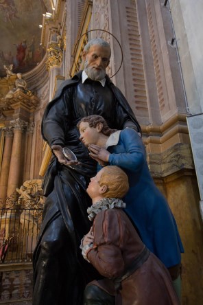 성 필립보 네리와 어린이들_photo by Lawrence OP_in the Oratory of San Filippo Neri in Bologna_Italy.jpg